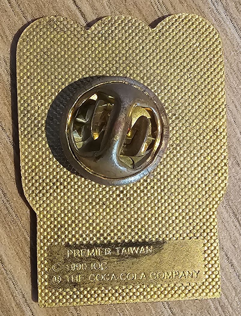 Pin's Coca-Cola — Innsbruck 1964, IXes Jeux olympiques d'hiver — réédition sous licence CIO de 1990 — vue 2