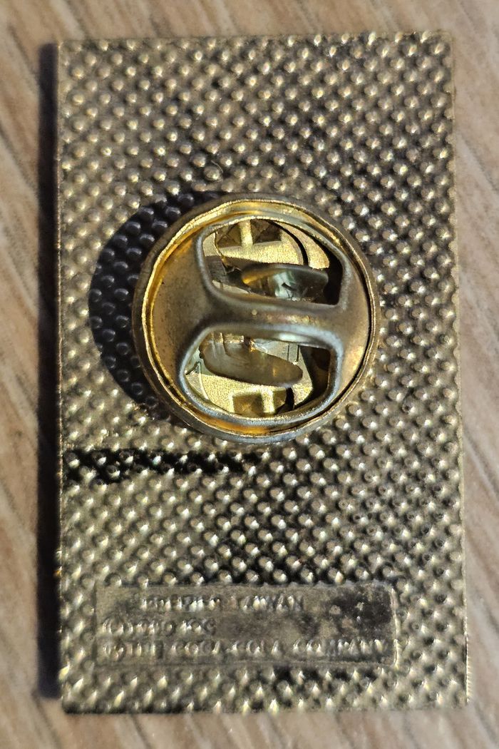 Pin's Coca-Cola — Sapporo '72, XIes Jeux olympiques d'hiver — réédition sous licence CIO de 1990 — vue 2